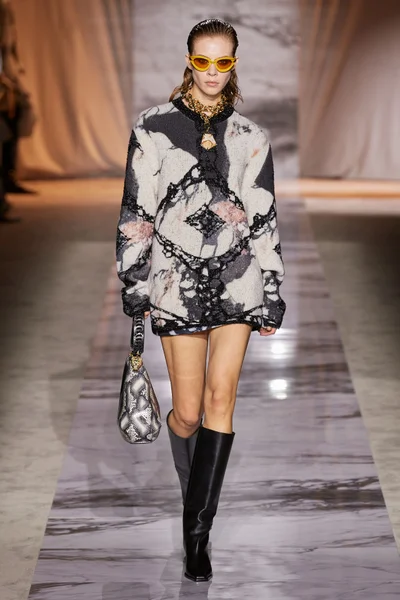 Look 11